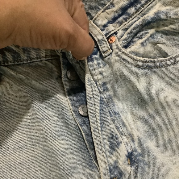 Gap women’s button fly denim distressed denim shorts size 26 - Picture 5 of 8